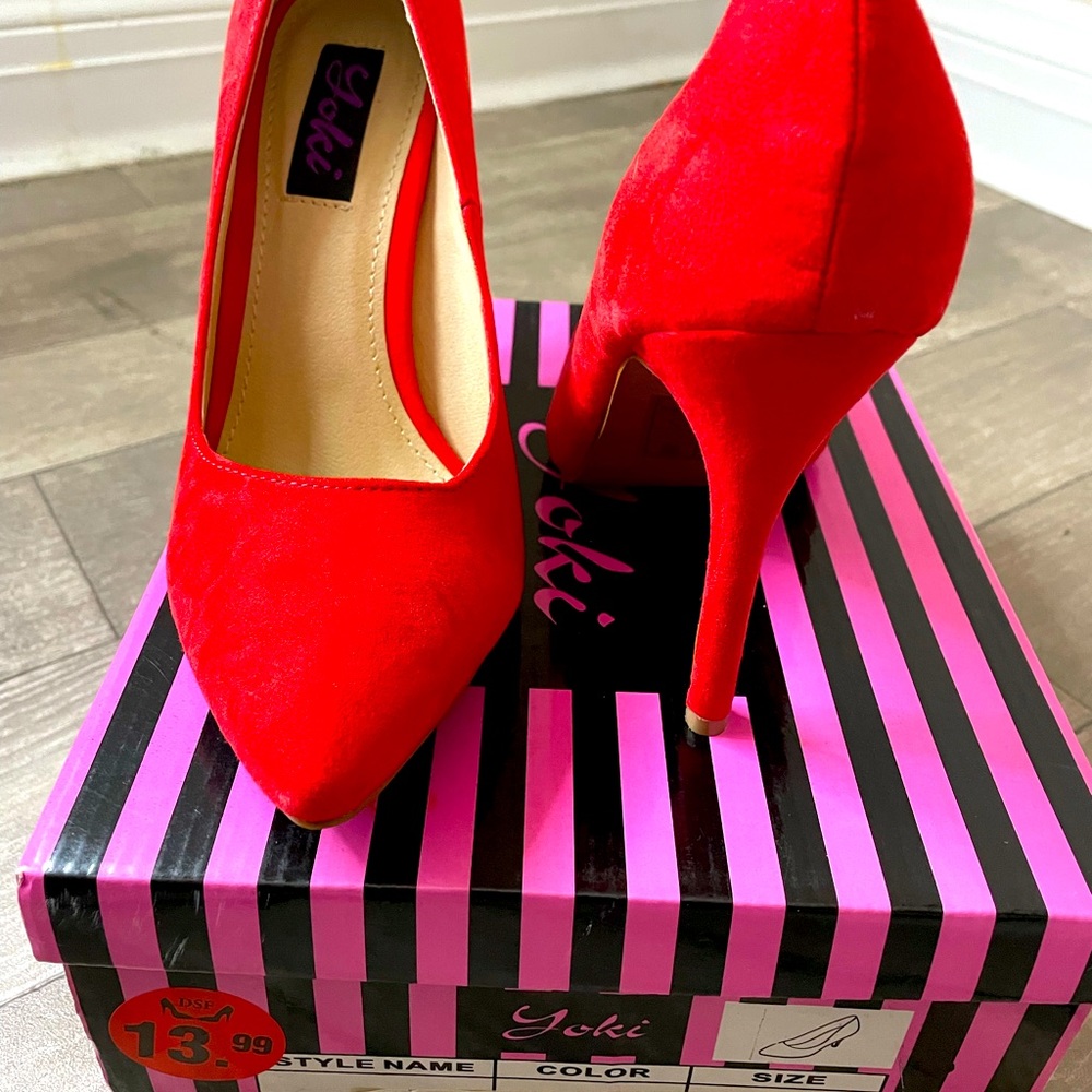 Red pumps